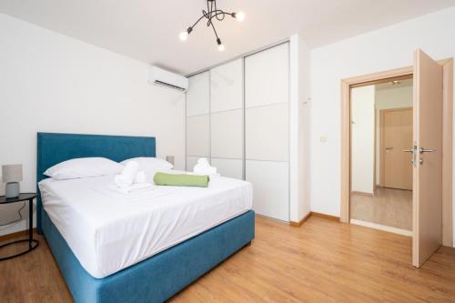 Apartments by the sea Okrug Gornji, Ciovo - 23497
