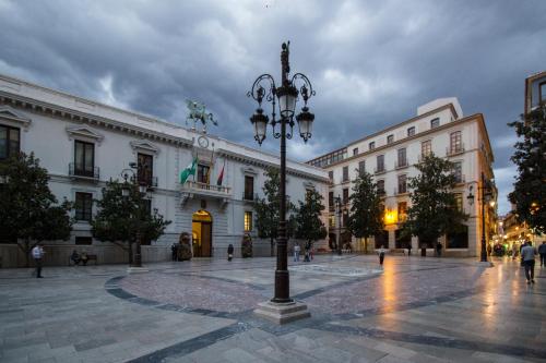 a street light in the middle of a city street at Atenas Granada in Granada