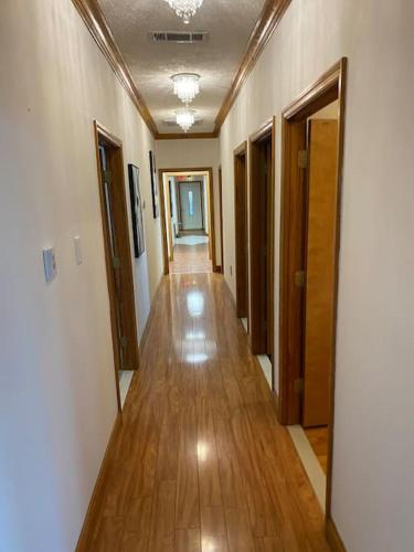 Φωτογραφία από το άλμπουμ του Manchester Georgia Mountain estate with 10000 sqft panoramic views - 13 bedrooms, theater, pool table, event room and multiple gathering areas - Sleeps 30 σε Warm Springs