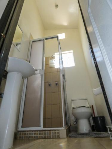 Ένα μπάνιο στο Habitaciones en Casa Casiopea