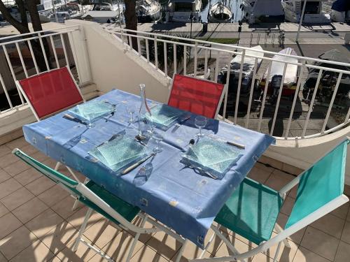 Photo de la galerie de l'établissement Bel Appt T2 avec terrasse aménagée, moderne & confortable pour 4 pers, Port Camargue - FR-1-731-93, au Grau-du-Roi