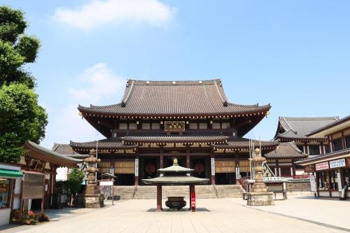 a building with a pagoda in the middle of a street at Kawasaki King Skyfront Tokyu REI Hotel in Kawasaki