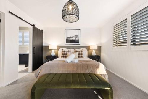 Ένα ή περισσότερα κρεβάτια σε δωμάτιο στο Luxury Away - Arrow Lodge