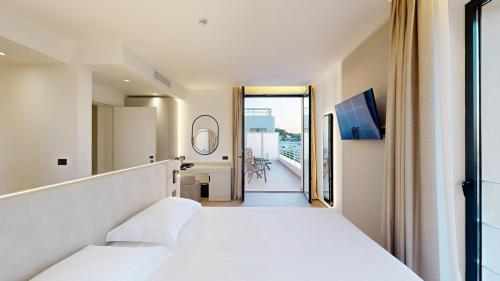 Postel nebo postele na pokoji v ubytování PRIMO OSTUNI HOTEL