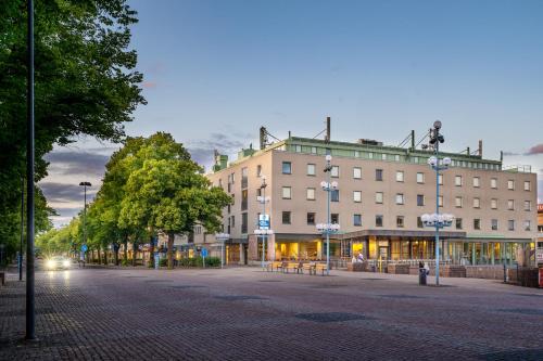 a city street with a large building and trees at Best Western Hotel Tranas Statt in Tranås