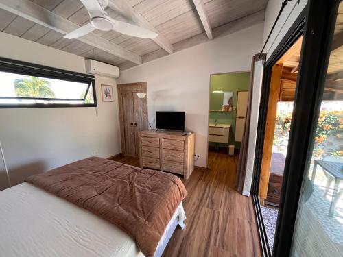 Ένα ή περισσότερα κρεβάτια σε δωμάτιο στο bungalow leu gadiamb