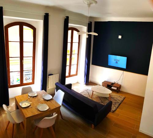 Χώρος καθιστικού στο BIG FLAT - LE CALA - Hypercentre - 4 chambres, 13 personnes, proche plage gare et parking, WIFI, Air Conditioning l GROUPE l BUSINESS l FAMILLE