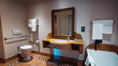 Salle de bains dans l'établissement Palazzo Hotel