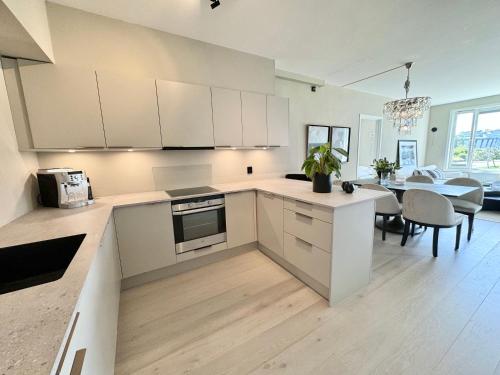 Η κουζίνα ή μικρή κουζίνα στο Spacious & Modern Apartment - Central - Stavanger - Sea view