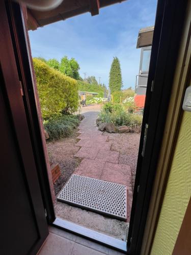an open door with a view of a driveway at Auberge Restaurant La Roseraie in Grandrupt