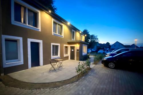 a house with a car parked in front of it at Pension Flughafen Leipzig in Freiroda