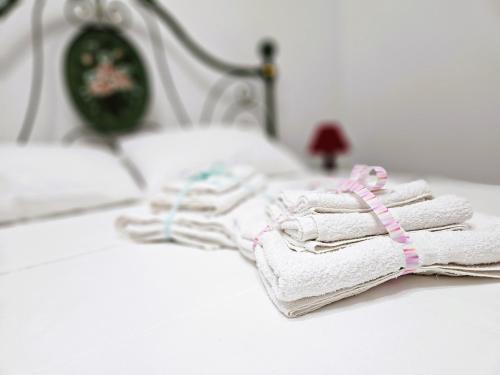 Una cama o camas en una habitación de Serendila