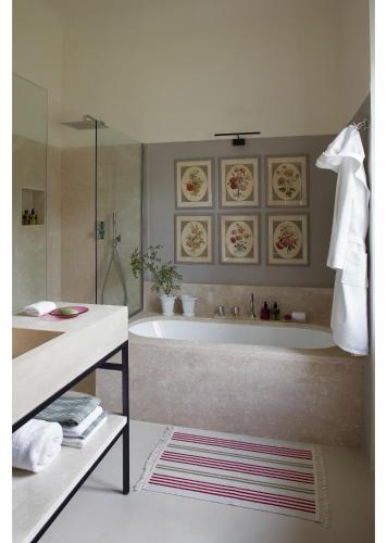 a bathroom with a bath tub and a sink at Villa Chiesetti in Mosciano