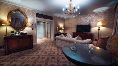 Télévision ou salle de divertissement dans l'établissement Palazzo Hotel