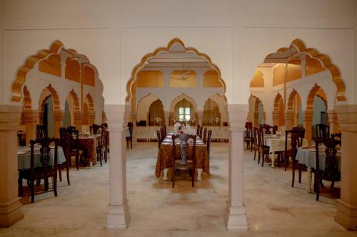 Restaurace v ubytování Shahpura Abhaneri Resort