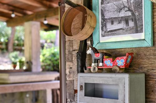 a picture on a wall with a toy train on a tv at Villa Pepeljuga kuća za odmor in Vižovlje