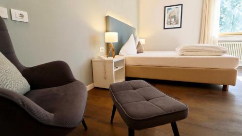 Postel nebo postele na pokoji v ubytování Flora Hotel & Suites