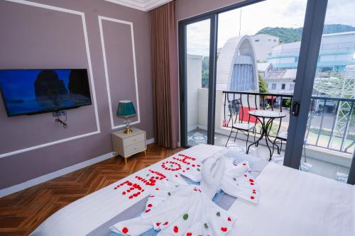 Ένα ή περισσότερα κρεβάτια σε δωμάτιο στο Hotel Apartment Royal Galaxy