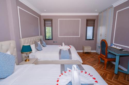 Ένα ή περισσότερα κρεβάτια σε δωμάτιο στο Hotel Apartment Royal Galaxy