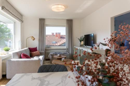 TV a/nebo společenská místnost v ubytování Große helle moderne Wohnung mit Balkon und Aussicht HBS