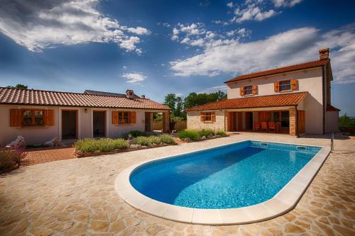 Kolam renang di atau dekat dengan Villa with pool, garden, in a quiet small village - by Traveler tourist agency Krk - ID 2179