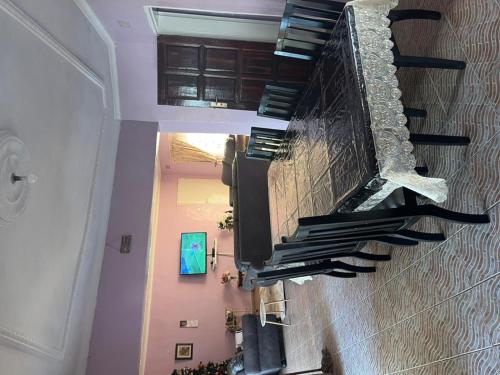 4 Bed Gated House-Sleeps 8-Private Parking