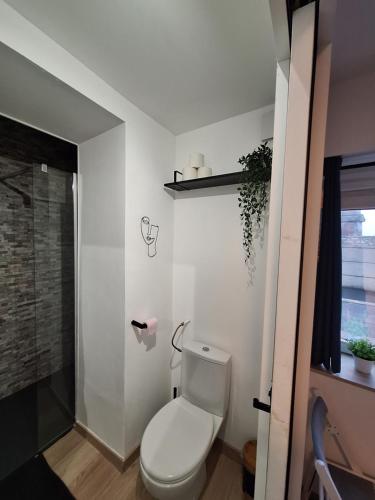 Ένα μπάνιο στο L'escapade secrète Jacuzzi et Sauna privatif