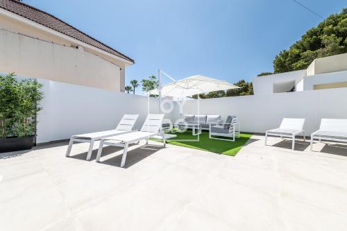 Villa Coral, chic coastal design, saltwater pool - by OYOOSTAYS