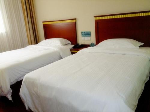 Ένα ή περισσότερα κρεβάτια σε δωμάτιο στο GreenTree Inn Shanxi Jincheng Jianshe Road Express Hotel