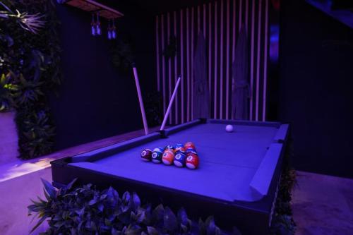 a purple ping pong table with six balls on it at Ciné jungle duplex balnéo in Roanne