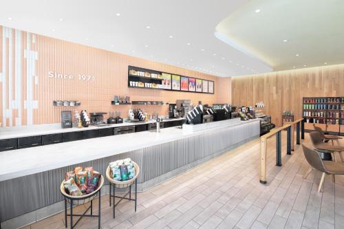a rendering of the new dining area of a restaurant at SpringHill Suites by Marriott Clearwater Beach in Clearwater Beach