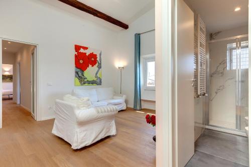 Pinti Apartment by Mamo Florence