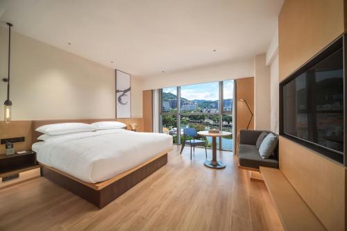 Postel nebo postele na pokoji v ubytování Fairfield by Marriott Shenzhen Dameisha
