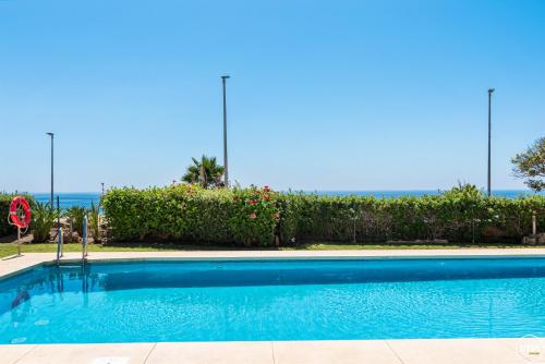ViVi Homes - Casa Skye Pool, Terrace & Sea View