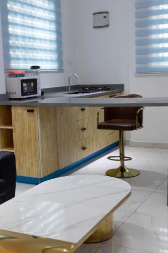 Η κουζίνα ή μικρή κουζίνα στο Atom Height Apartments