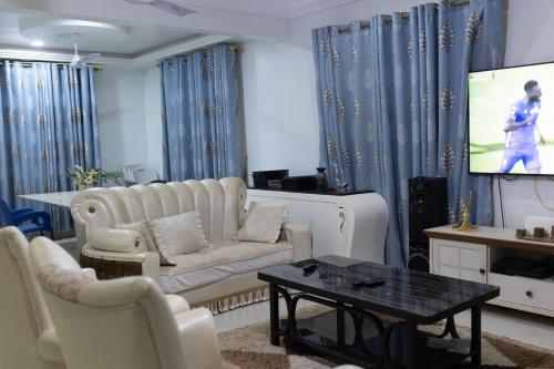 Μια τηλεόραση ή/και κέντρο ψυχαγωγίας στο Atom Height Apartments