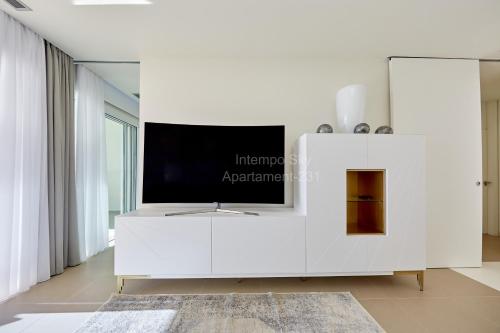 a living room with a tv on a white cabinet at INTEMPO SKY Apartament-231 in Benidorm
