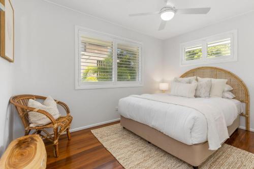 Cabarita Beachfront Escape by Kingscliff Accommodationにあるベッド