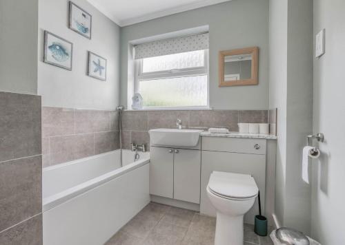 Vannituba majutusasutuses The Crabpot Five mins Norfolk beach. Crabpot Cottages - Sheringham