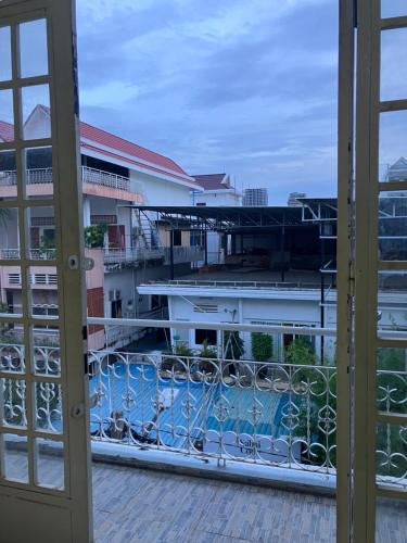 una vista desde el balcón de un edificio en Cannarata, en Phnom Penh