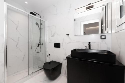 Kolonaki Elegant Apartment with Balcony