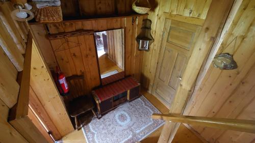 an overhead view of a wooden cabin with a red bench at Vahtra-Reinu puhkemaja in Siiksare