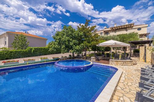 Villa Haya with heated pool