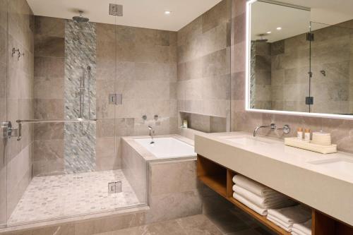 Bilik mandi di Andaz Maui at Wailea Resort - A Concept by Hyatt