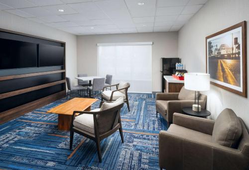 Hampton Inn & Suites Memphis East Image