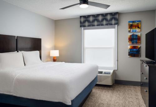 Ένα ή περισσότερα κρεβάτια σε δωμάτιο στο Hampton Inn & Suites Memphis East Germantown Area