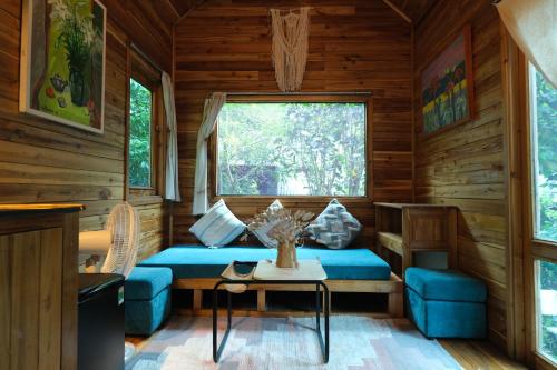 Ruang duduk di Blue Lagoon Cat Ba