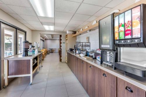 a cafeteria with a long counter and a cafeteriaasteryasteryasteryasteryasteryasteryastery at Country Inn & Suites by Radisson, Mesa, AZ in Mesa