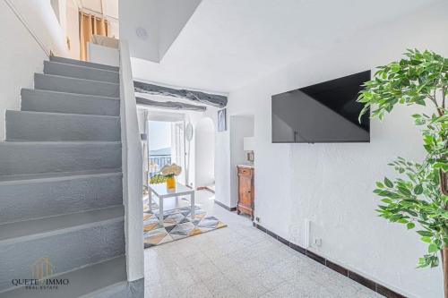 Havre de Paix et Vue Exceptionnelle Proche Monacoにあるテレビまたはエンターテインメントセンター