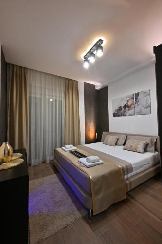 a bedroom with a large bed in a room at Lux Apartmani Novi Park in Vrdnik